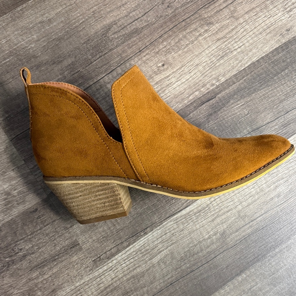 Women's Tan Suede Ankle Boots